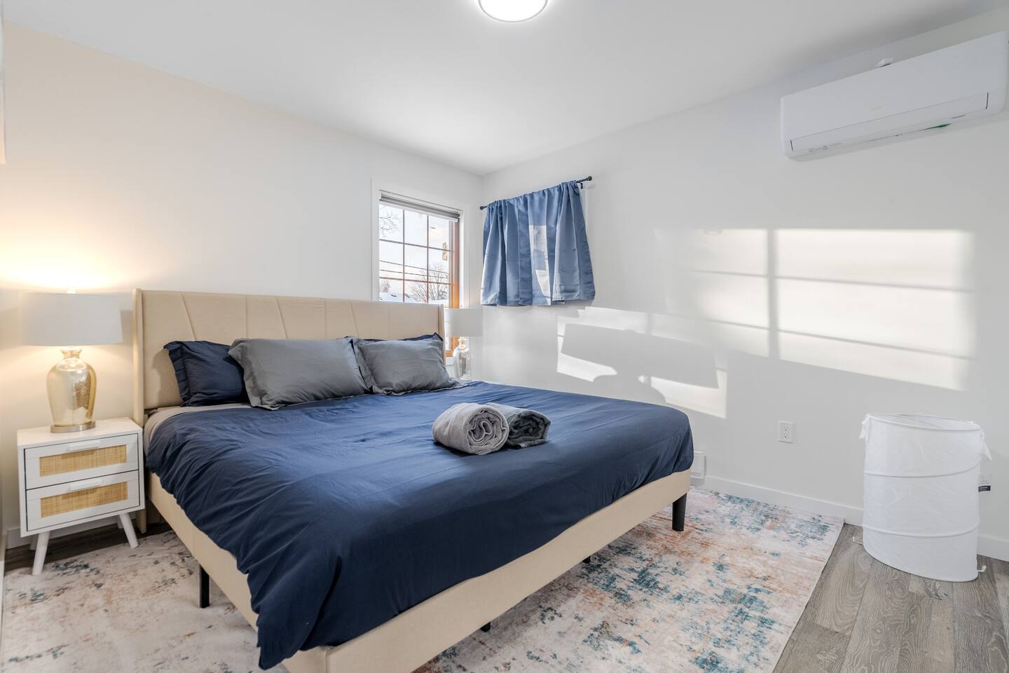 9min->DT & VicHospital/EntireHome/Kingbed/Laundry