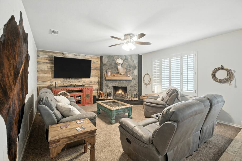 The Raider Rambler: Cozy country w/ ping pong