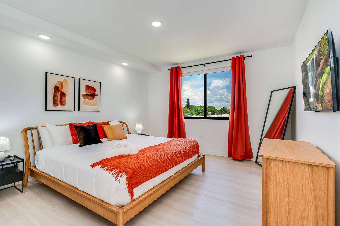 Hollywood Sunshine Escape | 1BR •Pool•Gym•1Parking