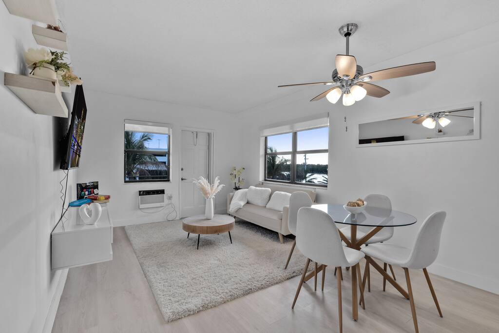 Amazing 1bed on Hollywood Beach Boardwalk W/ Pool