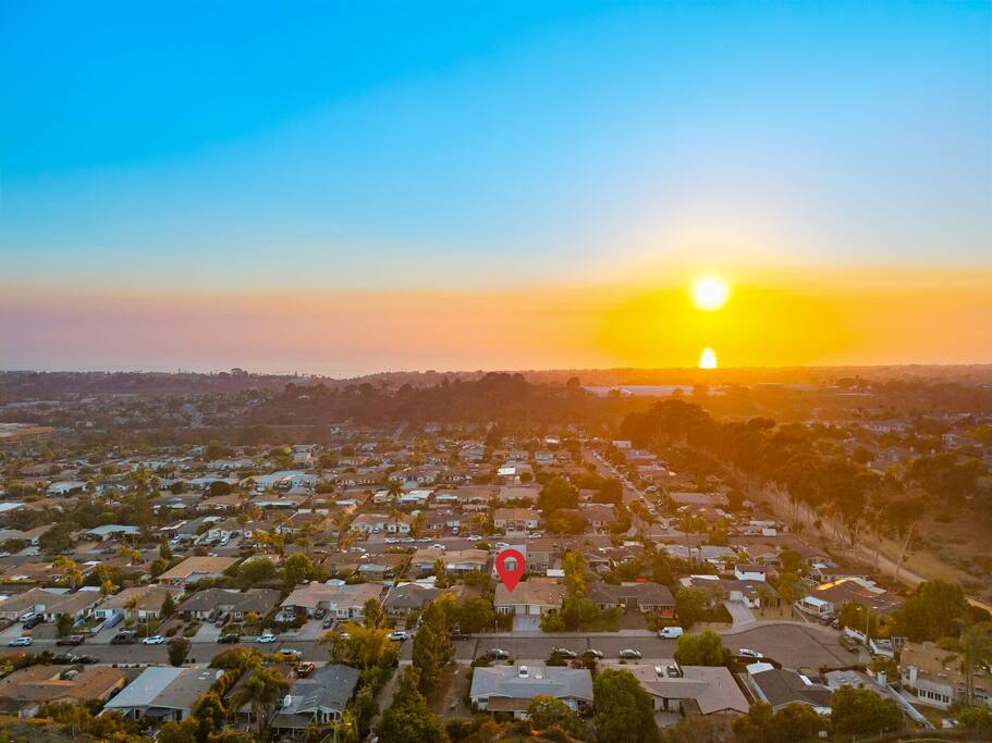 Serena Encinitas - Beach Cottage with Two Patios!