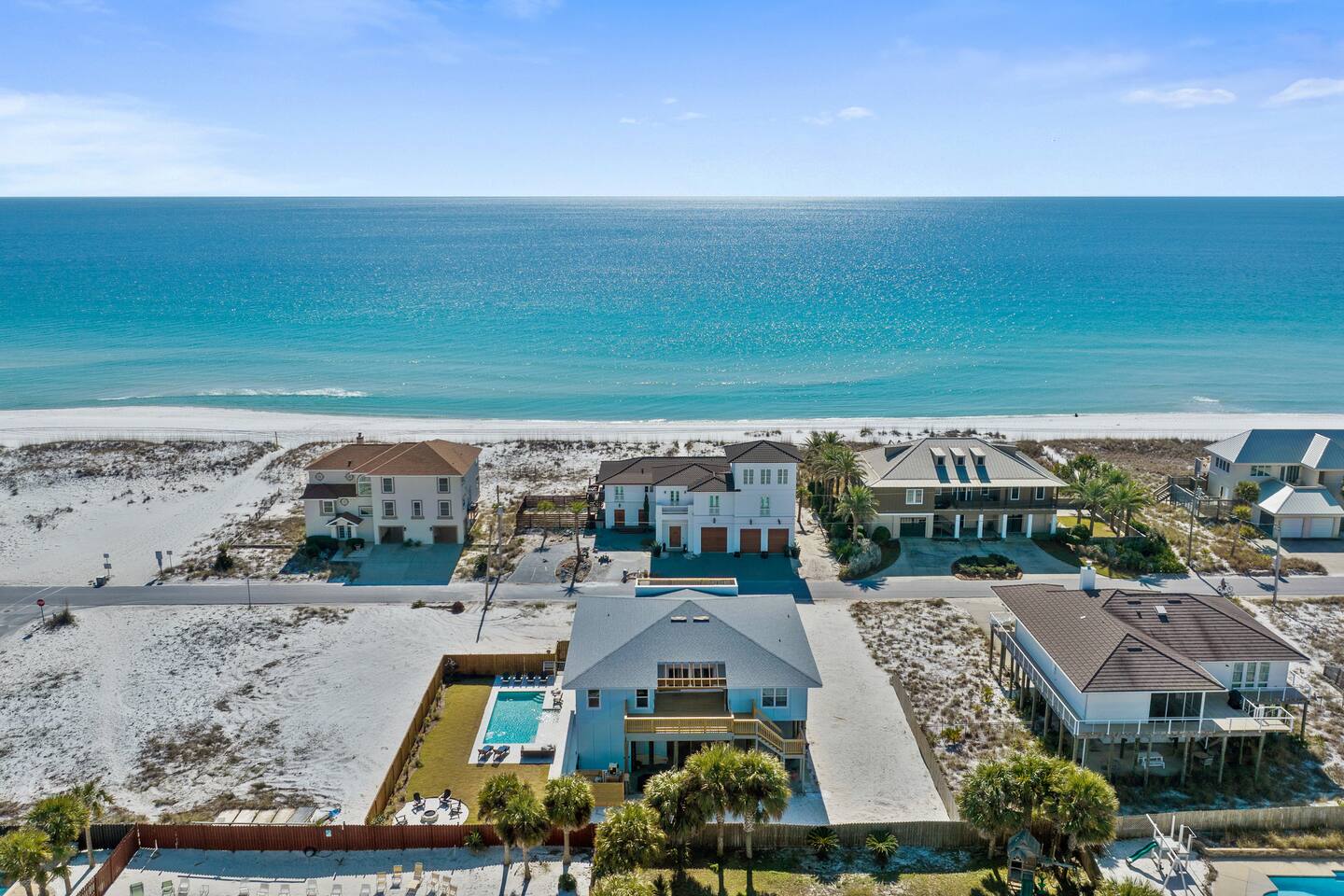 Sea'scape - Heated Pool, Beach Gear, Pet Friendly, Beach Views