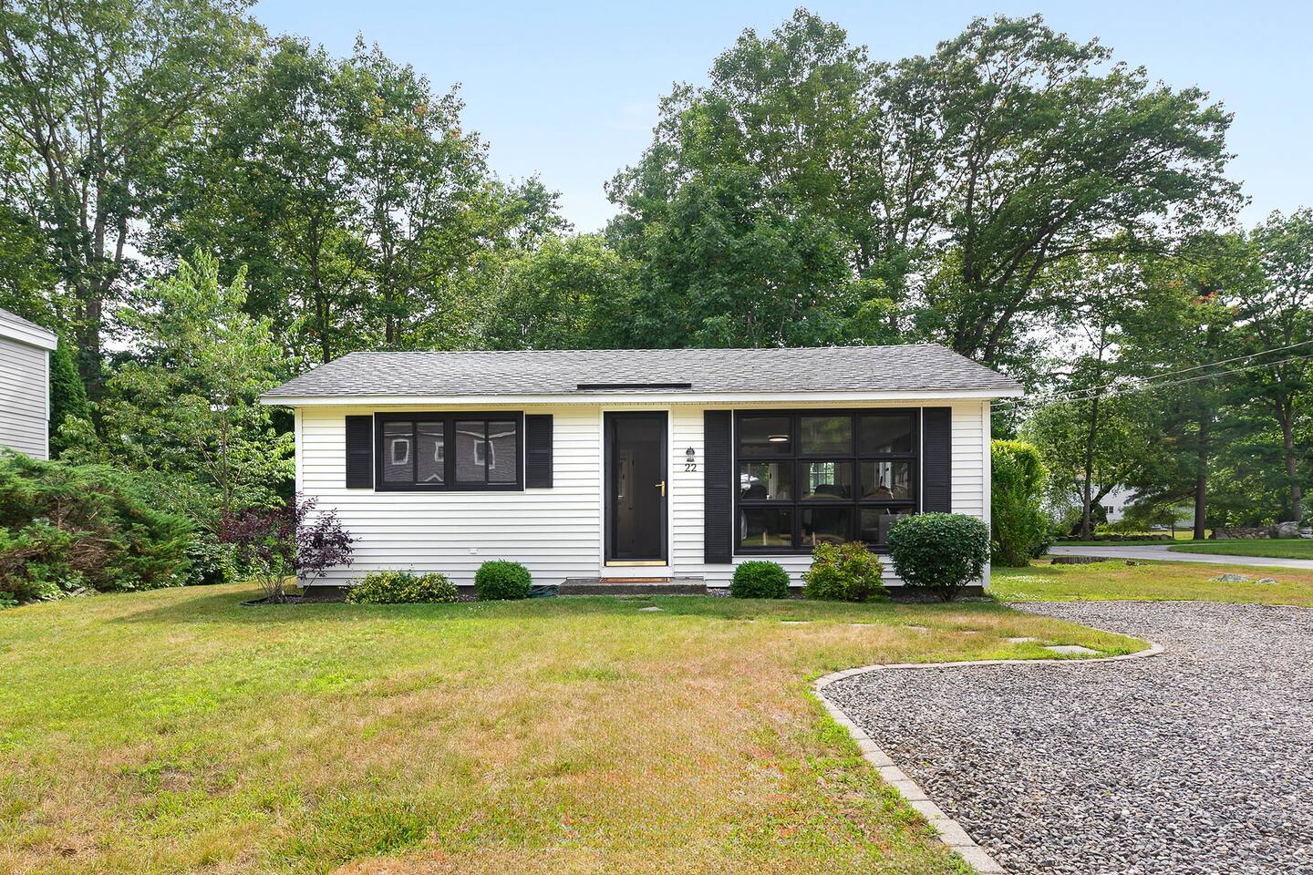 Rye Coastal Cottage |2BR| Dog-Friendly | Patio