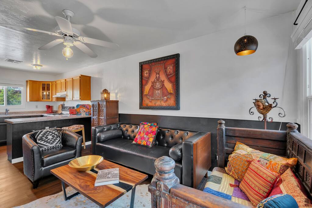 West University bungalow with private Studio!