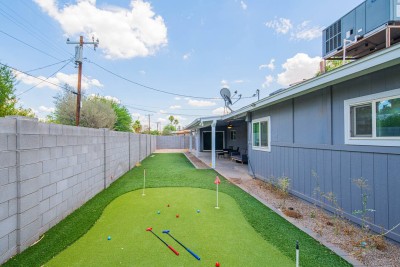 Private Mini-Golf Backyard! ⛳☀️ Enjoy this fully-fenced backyard featuring a dedicated putting green with multiple holes—perfect for family fun! 