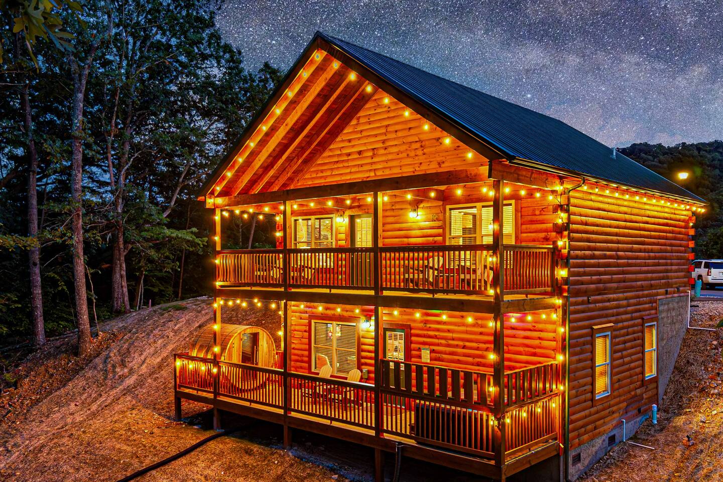 Smoky Retreat w/ Hot Tub, Sauna, Arcade + Game Rm