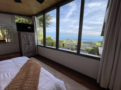 A...maze...ing views.  Did we mention that the view from the master bed ain't half bad?  It was difficult to s