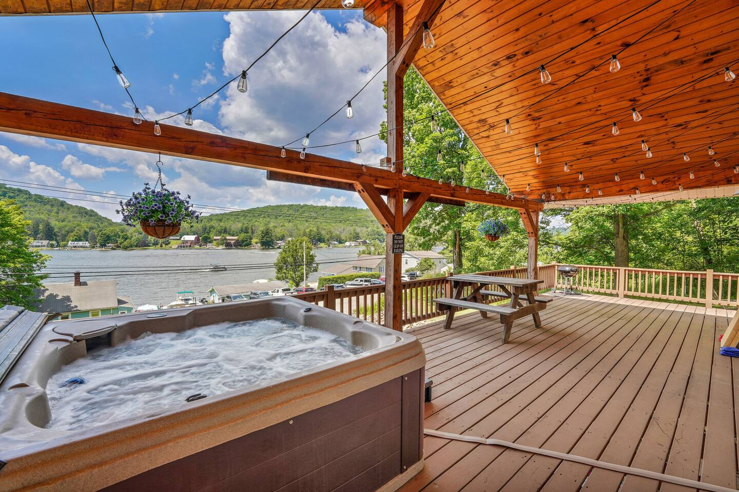 Cozy Lakeview Cottage w/ Hot Tub