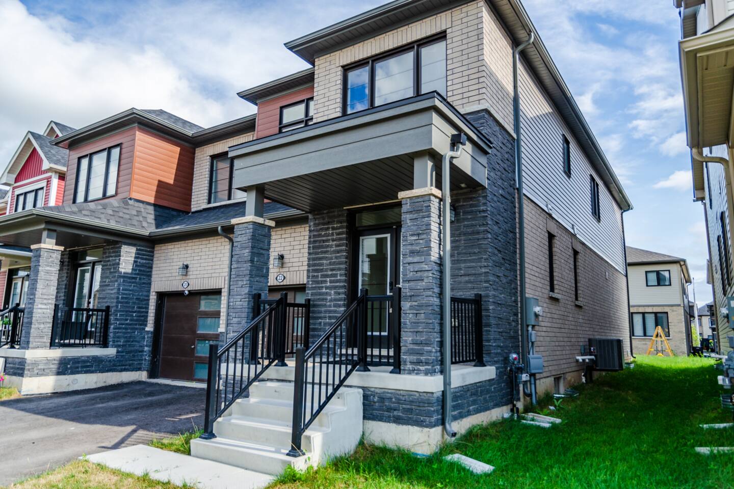 The Simple Sunflower- Your 4 Bedroom Home Away