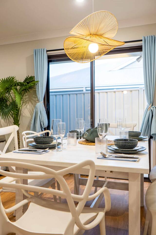 A Sunday Kind of Stay -  Home Near Manly + Shops