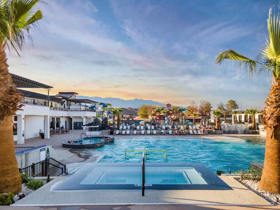 Paradise Plunge with Waterpark included