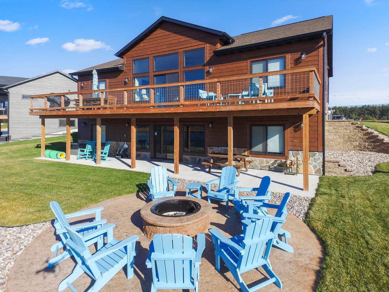 Lake House for 14 | Fire Pit + Game Room