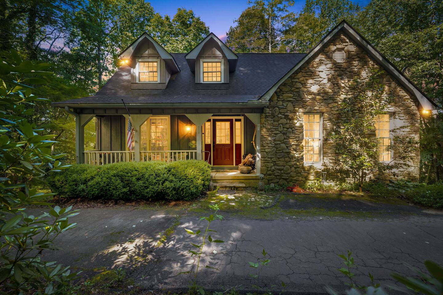 Sue's Mountain Charm Fire Pit Mountain Views