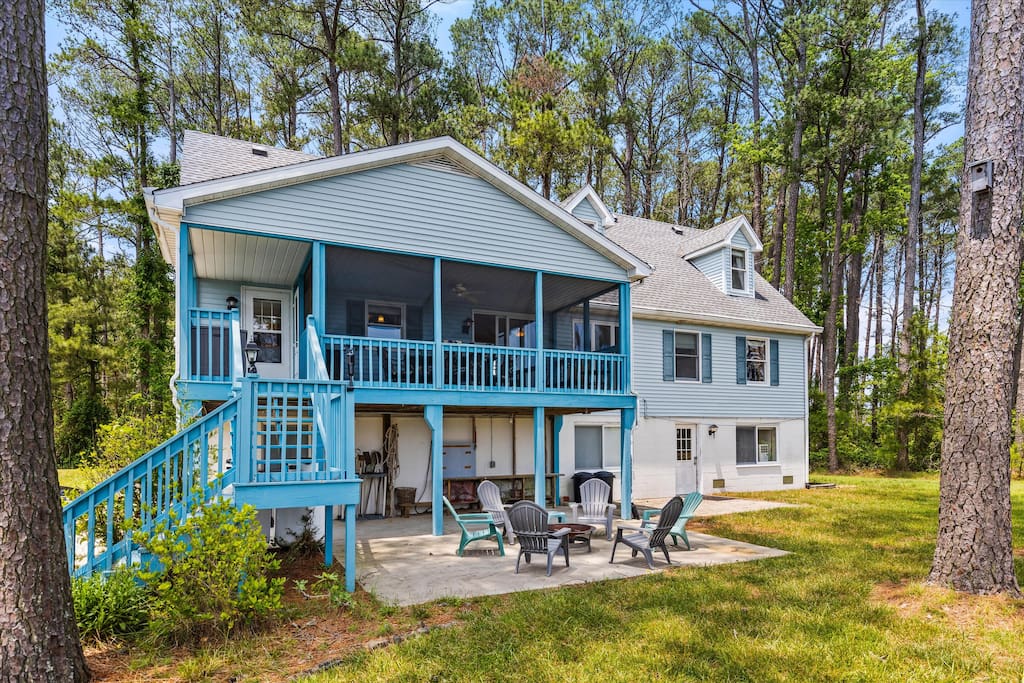 Waterfront Retreat-Private Dock-Game Room-King Bed