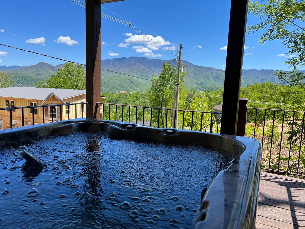 Gatlinburg Family Retreat! Mountain View! Gameroom