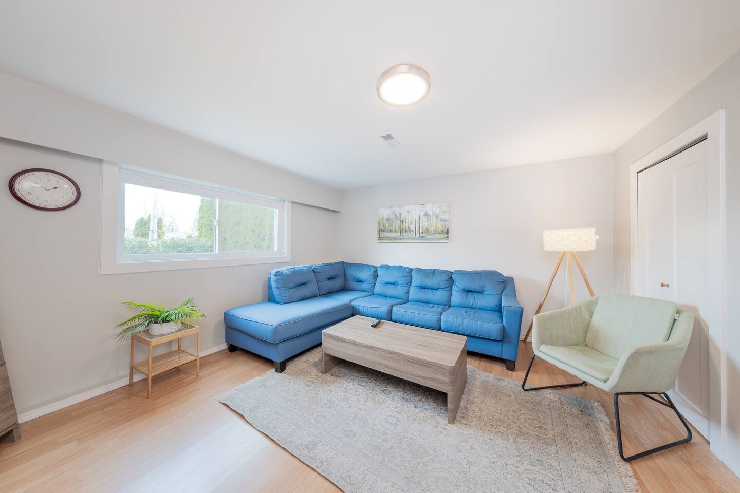 Cozy 2BR Near Lions Gate & Central North Van