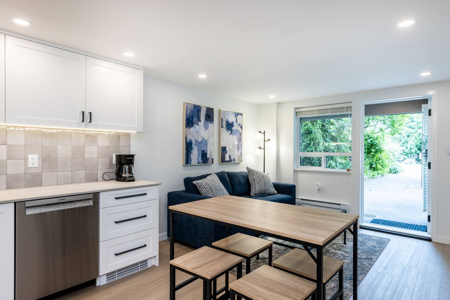 Luxury West Vancouver Stay 2BR | Steps from Ferry