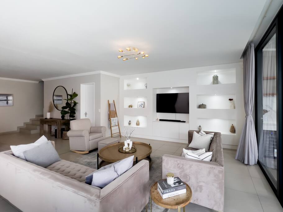 NDA Modern Stays | Deluxe Business & Family Place