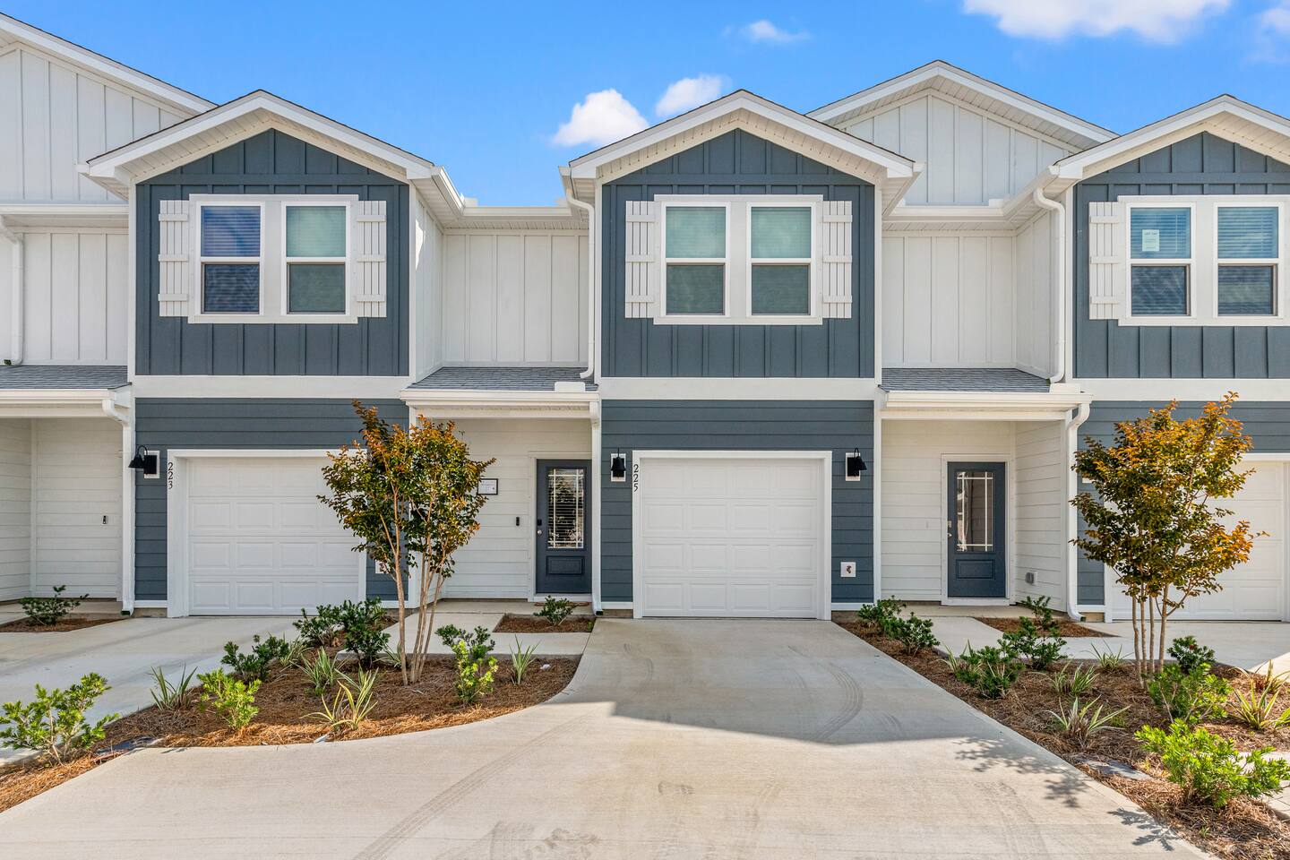 Bikes • Grill • Beach Gear • Centrally Located