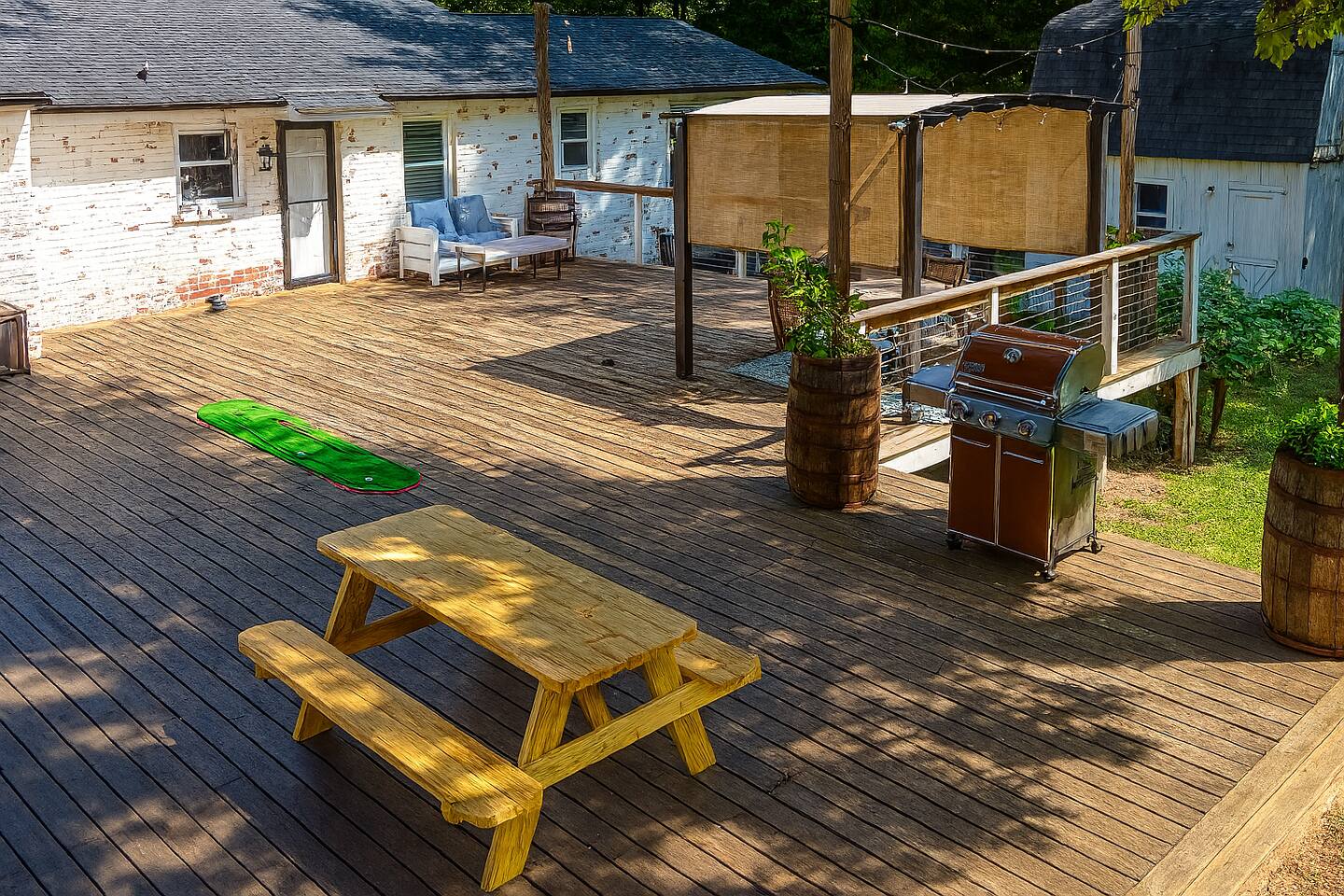 The 19th Hole | Huge Deck + King Bed + Pet Welcome