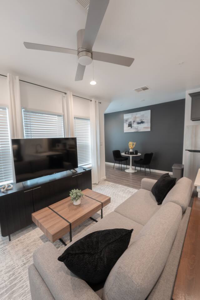 Peaceful Stay Near TX Med Ctr | Gated Parking! - Apartment