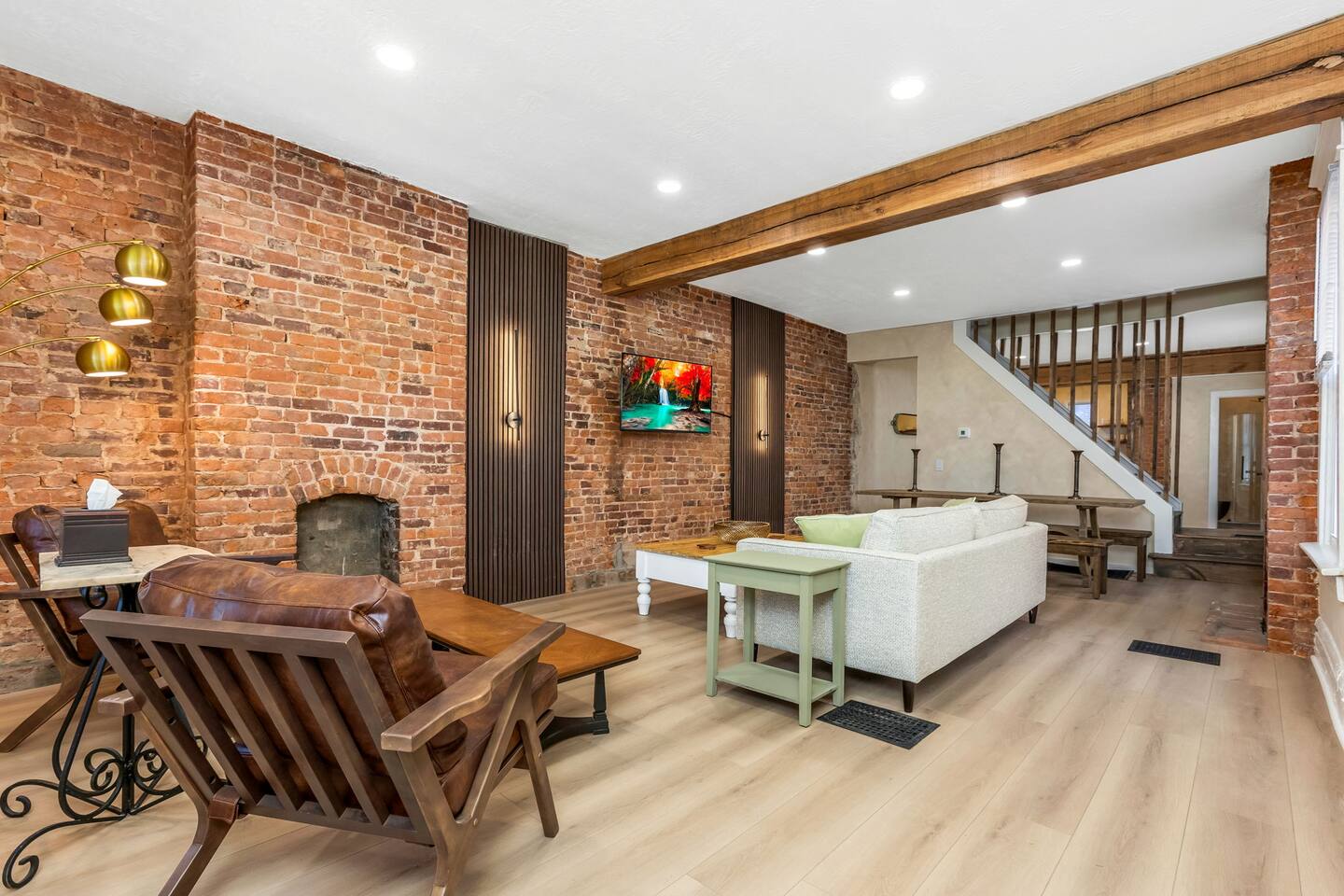 Steps to Franklin Park & East Market | 5 min to DT