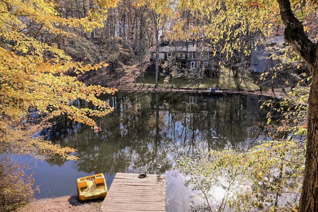 Lakeside Bliss: golf, lake, pier, pets allowed