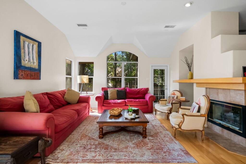 Relaxing 4BR home +Porch +Yard