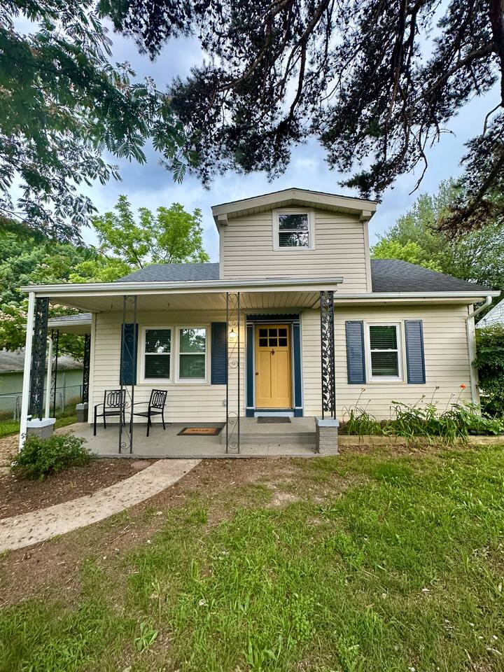 3bd/1.5bth-NEW Cottage Retreat-2 mi from casino