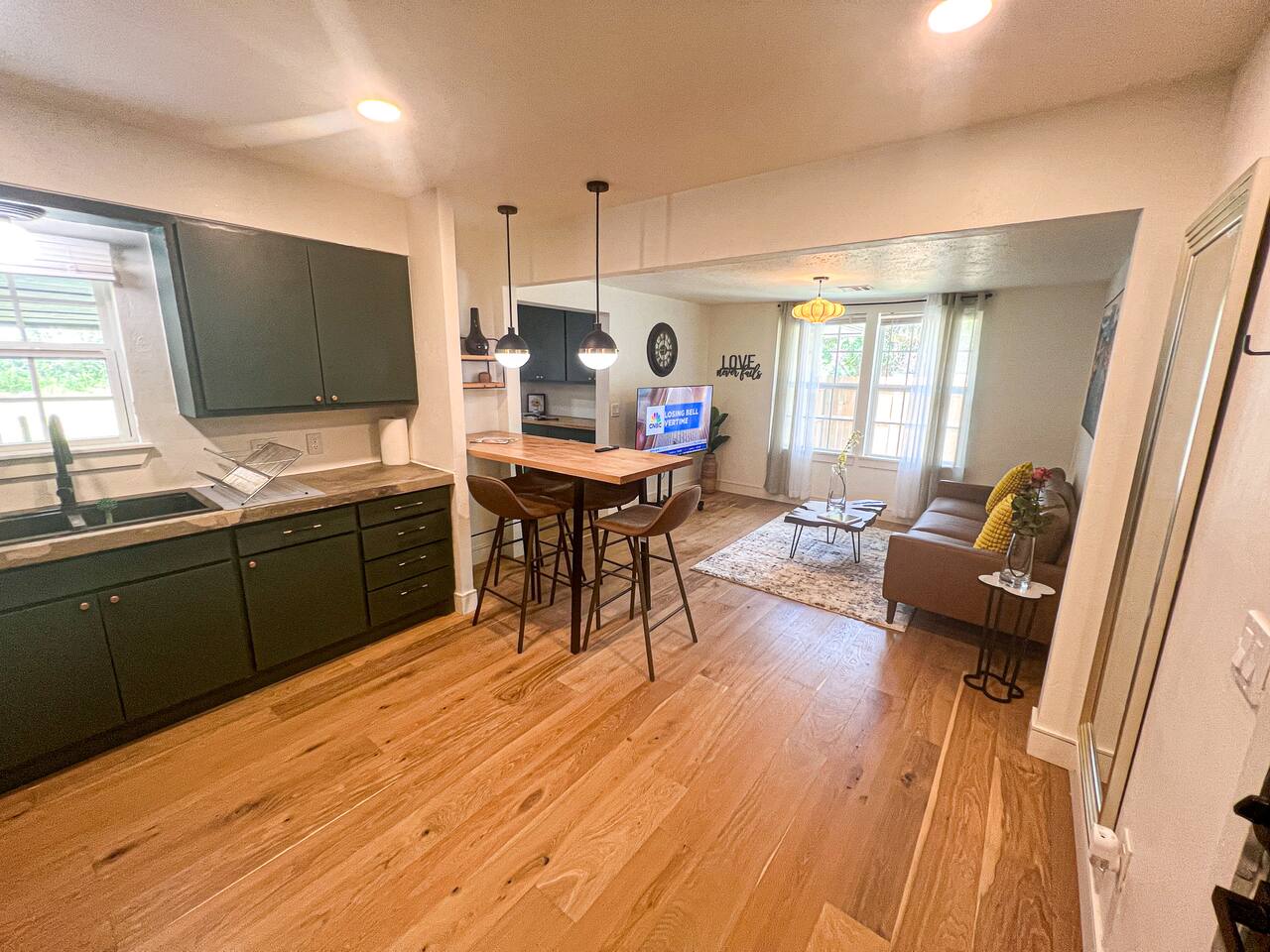 Capitol Hill Renovated 3BR Home Near Downtown H2