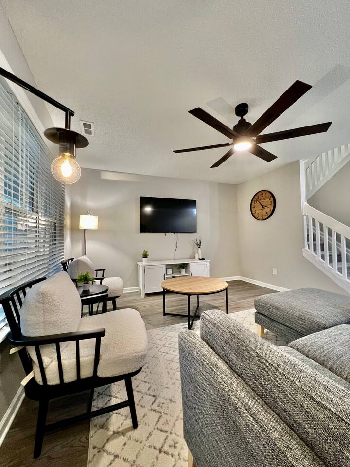 Modern 3BR Townhome | Whitewater Center + Roku TVs