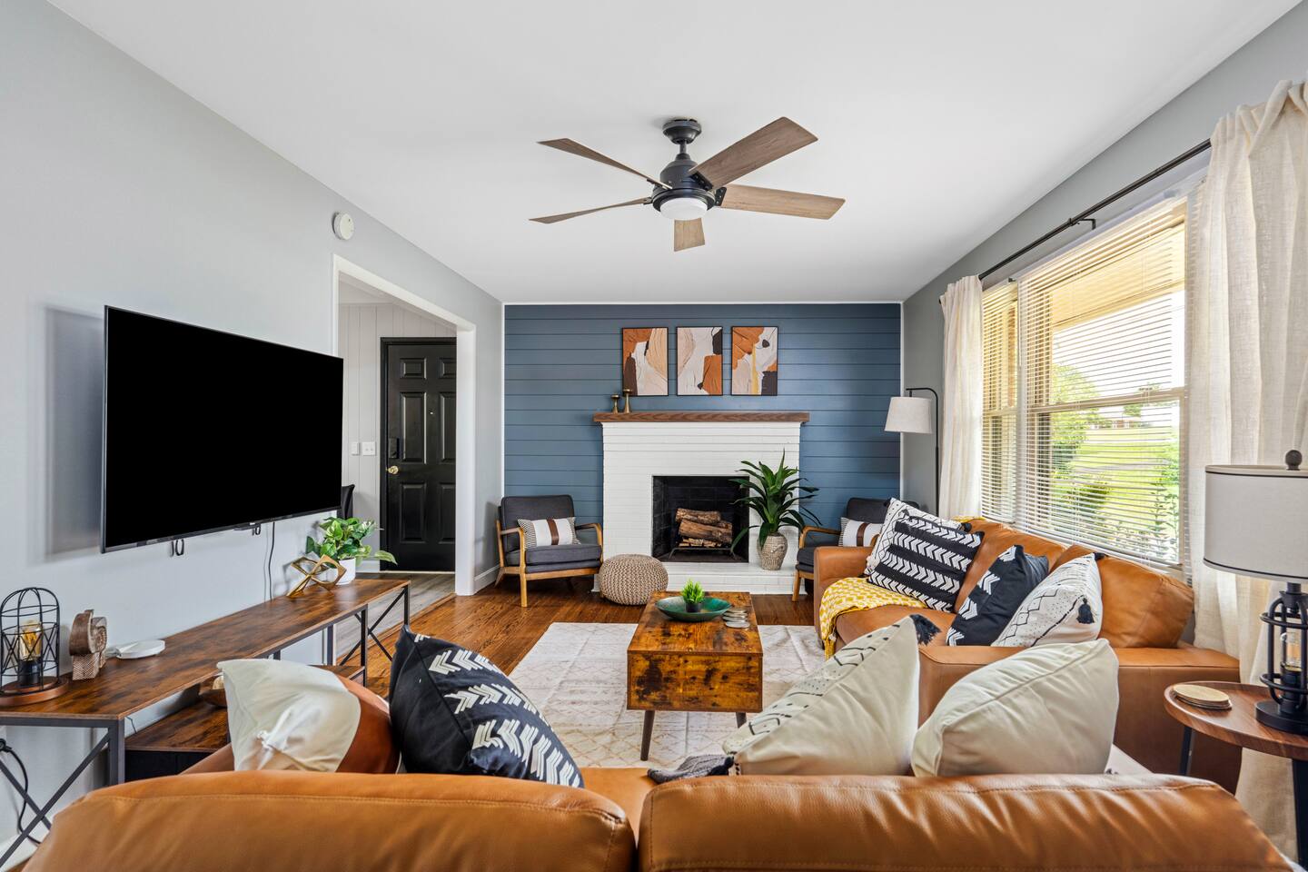 4 mins to LU with Games & Fire Pit