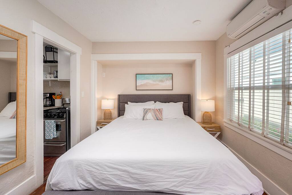 Cozy Cottage Studio steps to the sand!