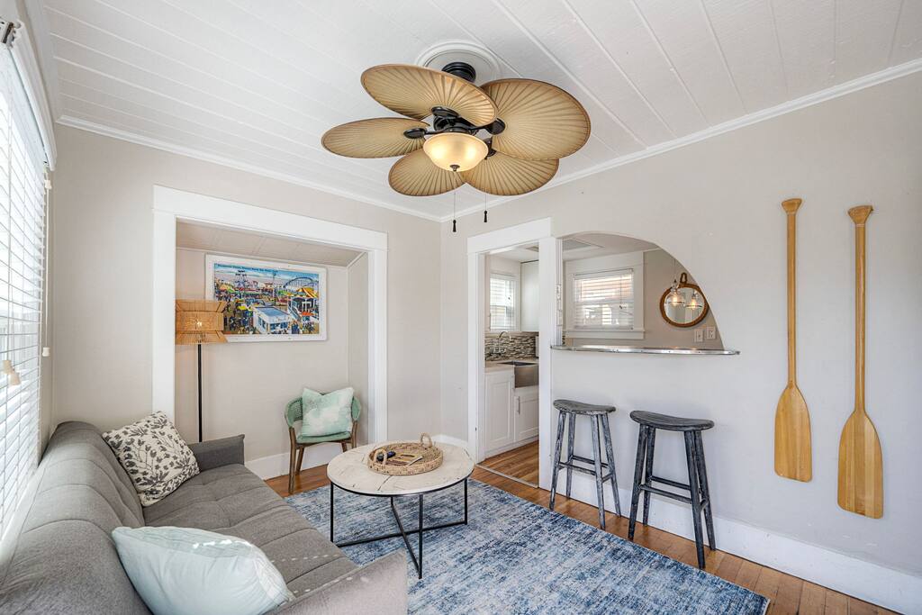 Steps to the Sand - Cozy 1 bedroom (2nd floor)