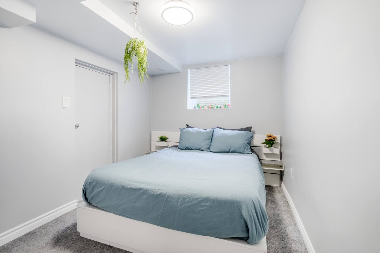 3mins->UWO*3BR*4Beds*Laundry*Full Kitchen*Basement