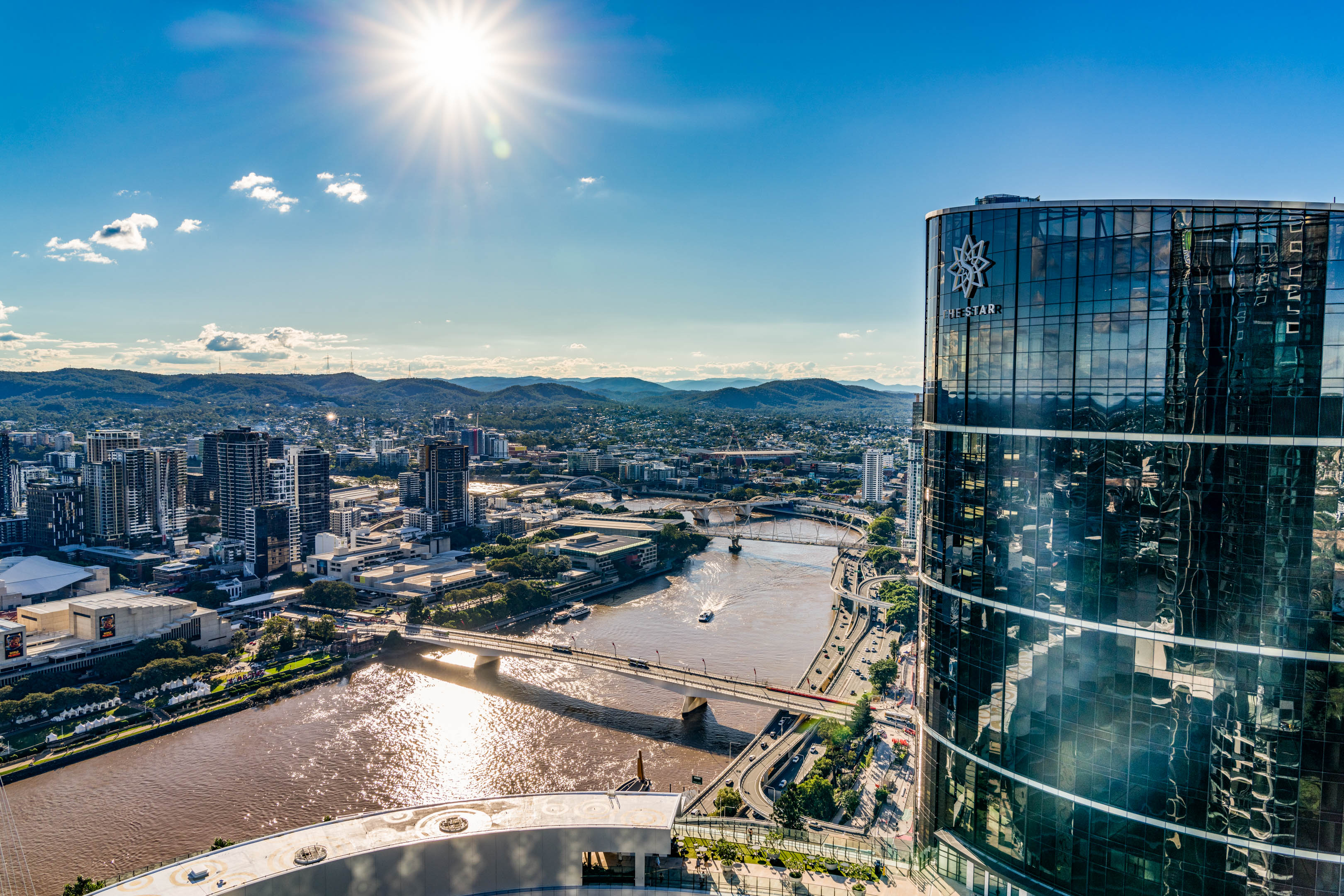 Stunning high-rise river and skyline views in a prime city location