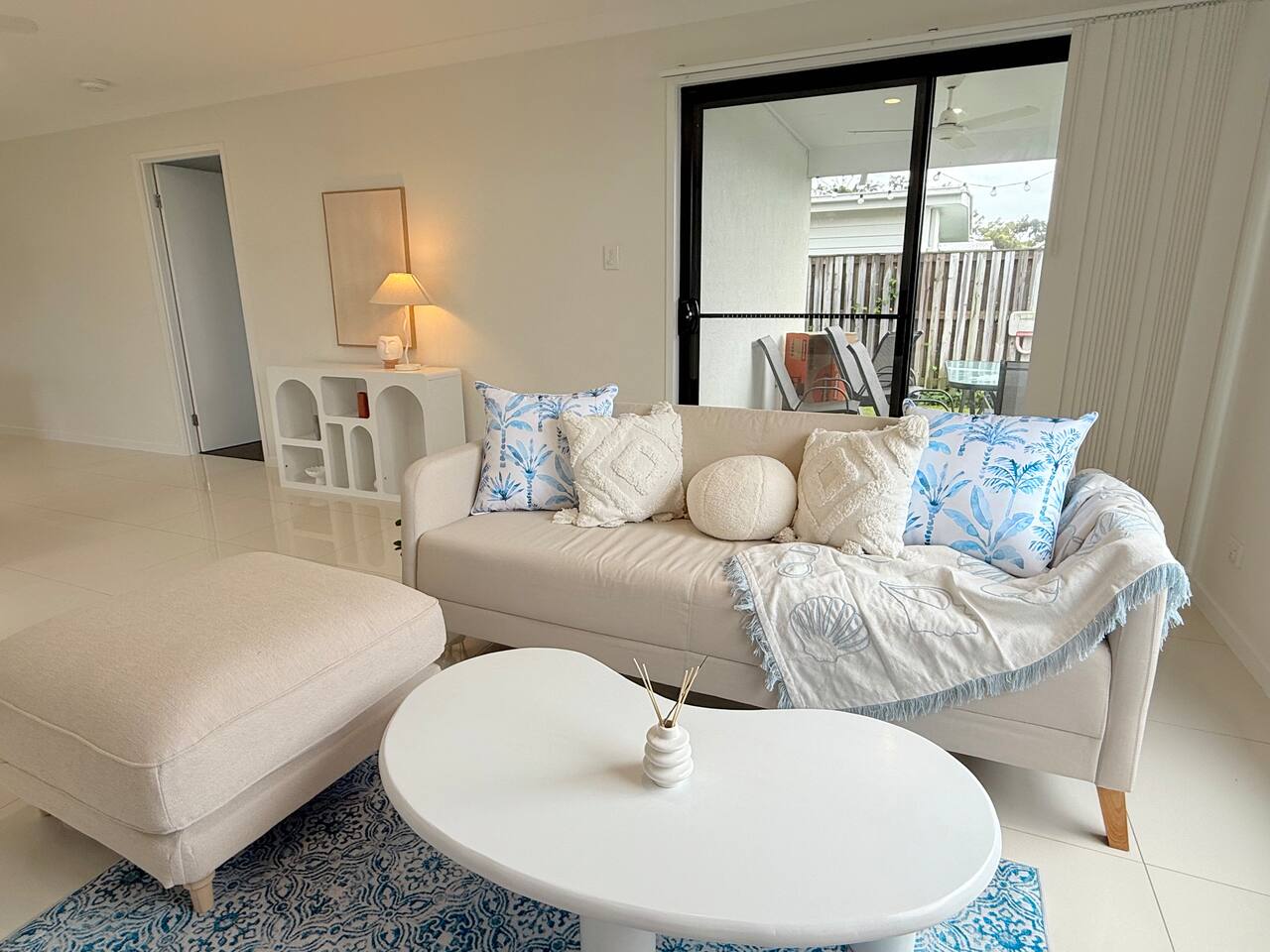 Little Santorini Retreat - Family Home near Theme Parks