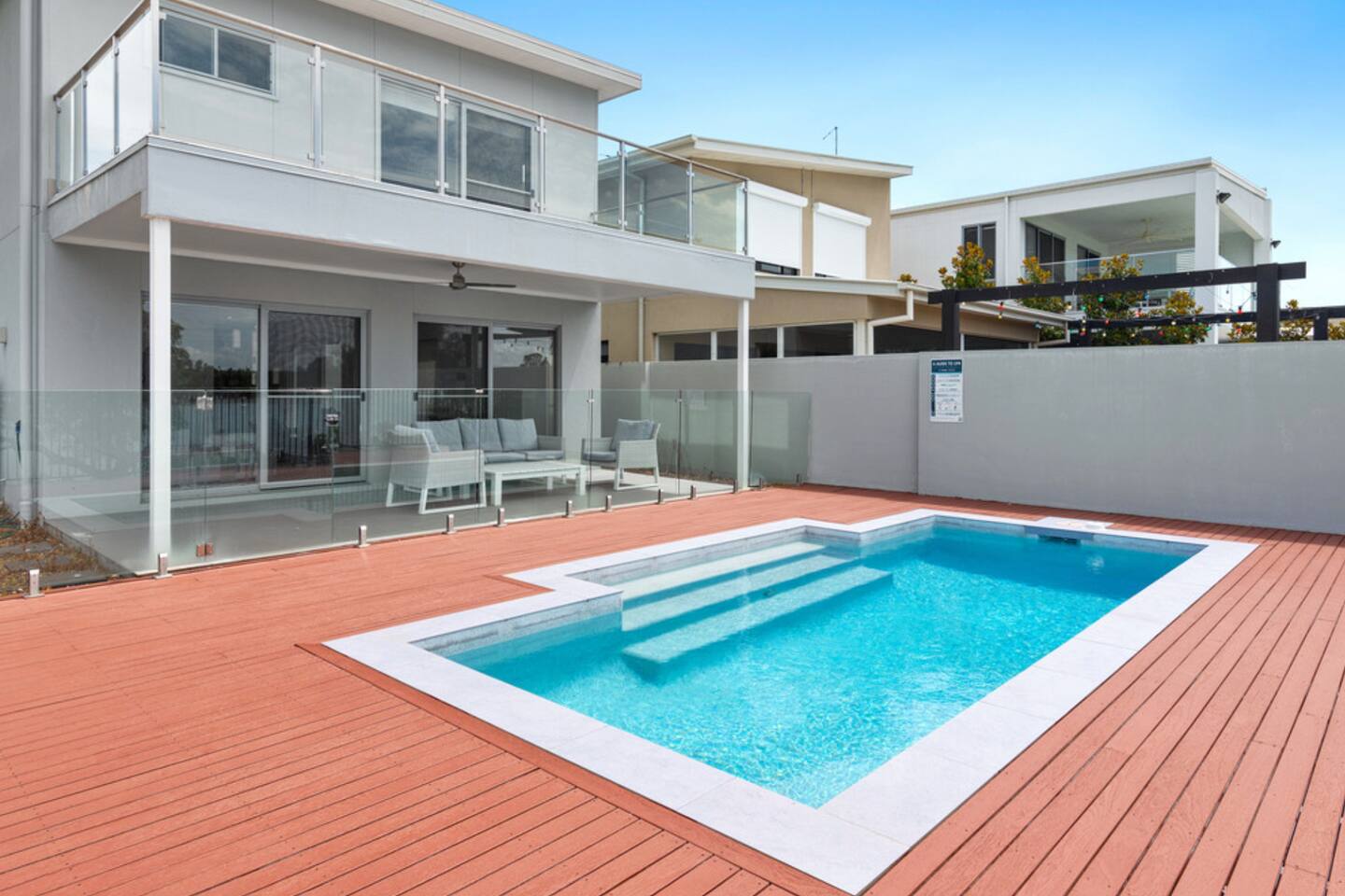 Waterside Wonder - Luxury Canal Front Home