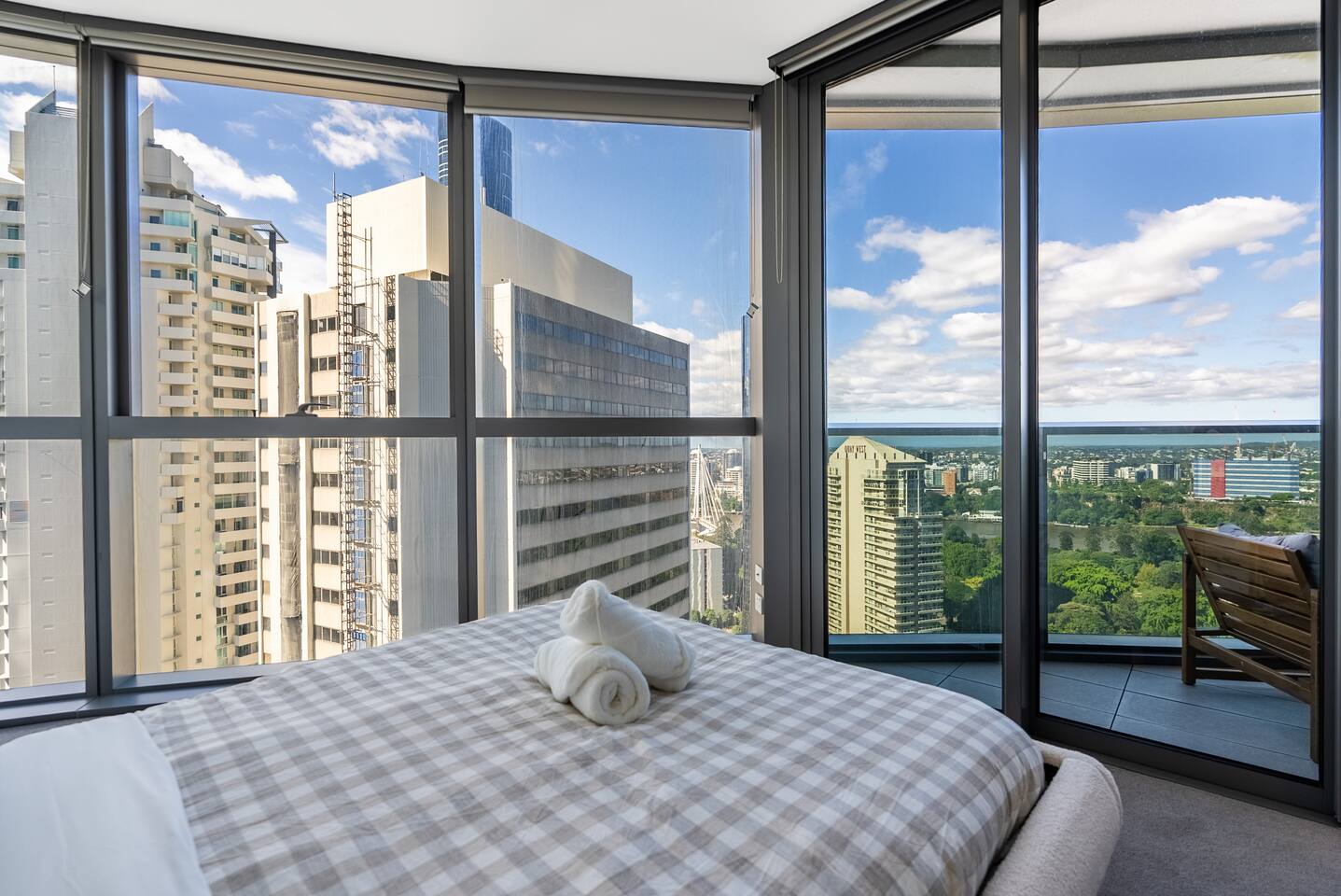 Bohemian Rhapsody in City - New Apt on Star Casino - Apartment