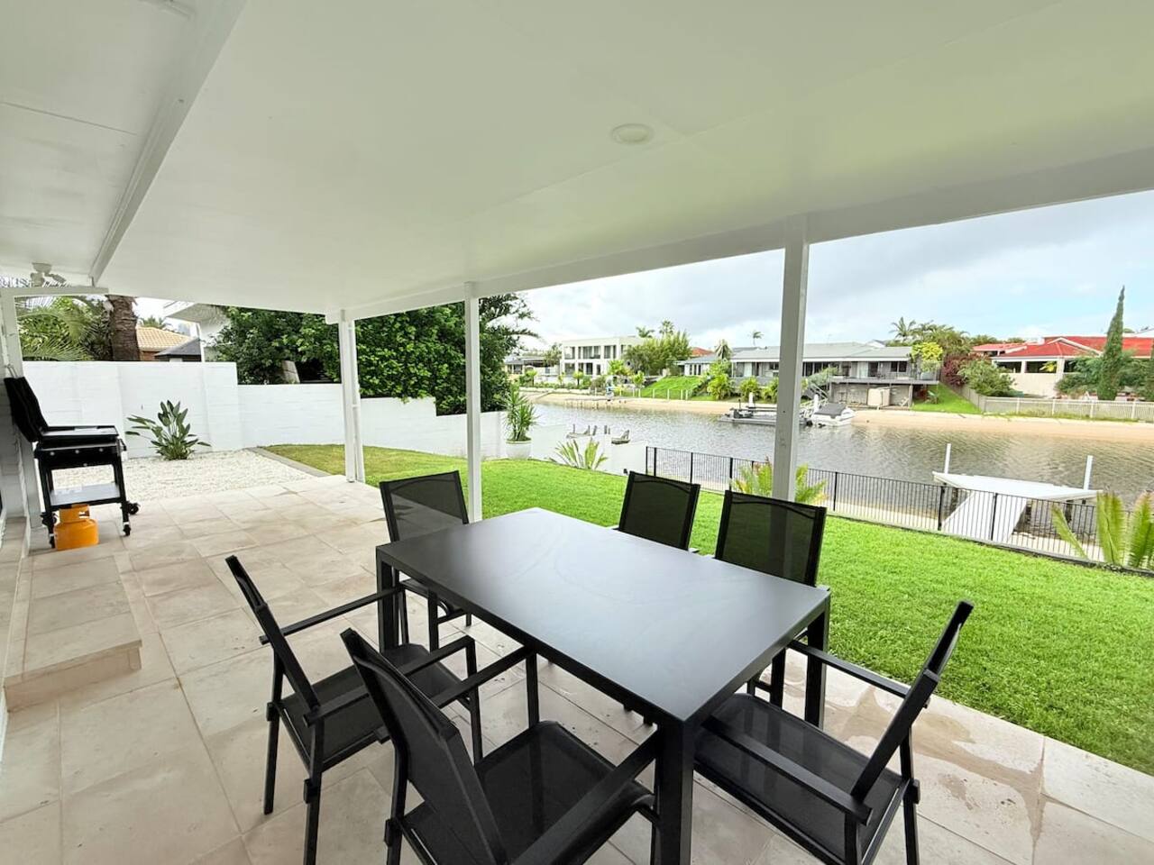 A Waterfront Daydream in the Heart of Broadbeach - Holiday Home