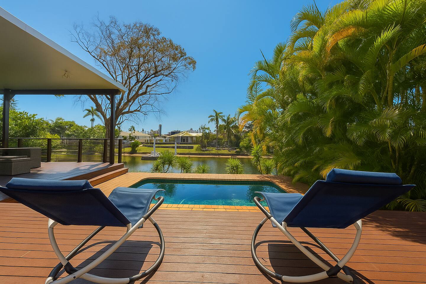 Aqua Haven - Modern Waterfront Escape - Holiday Home