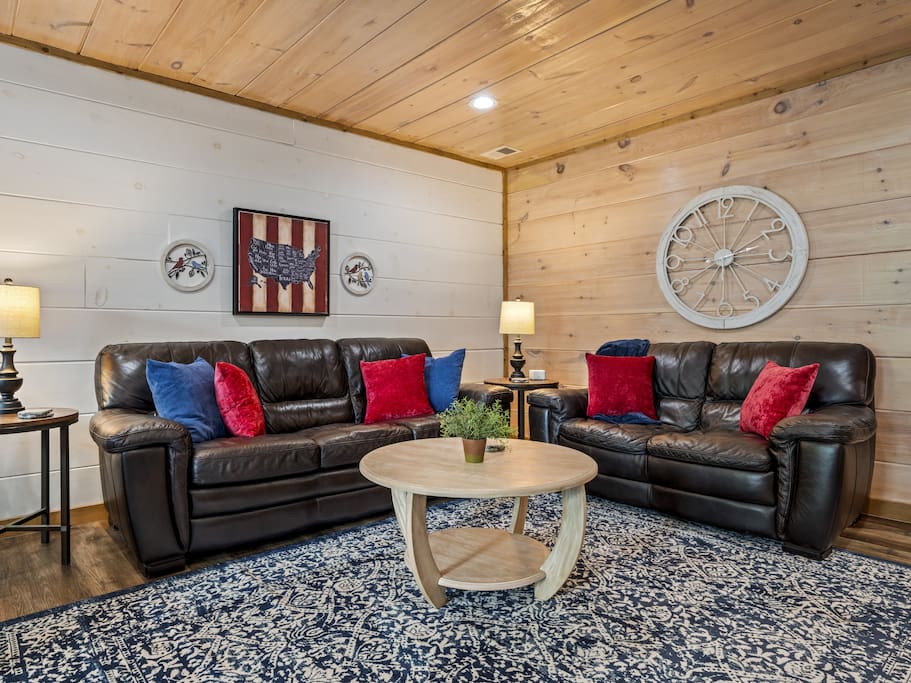 End of Summer Deal|Close to Dollywood|Hot Tub|Pool