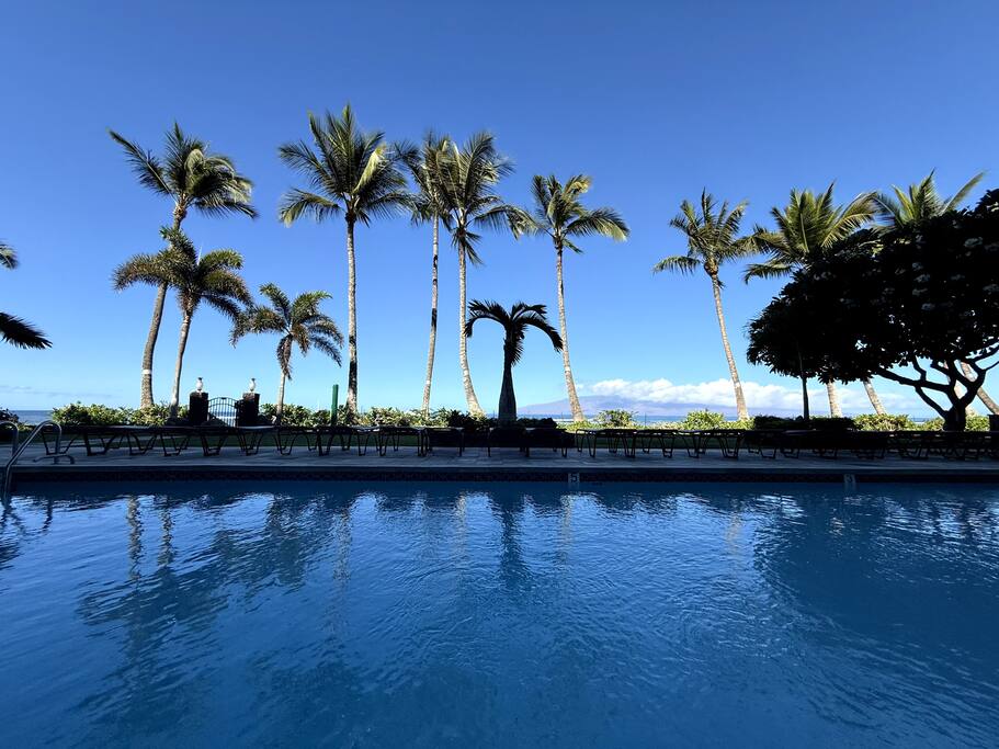 Lahaina Studio: Beachfront, Mountain View, Hot Tub