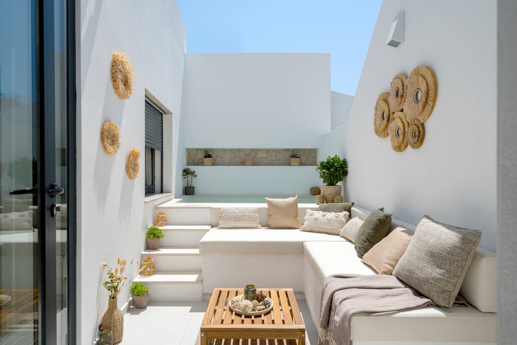 Townhouse with Heated Pool in Downtown Faro