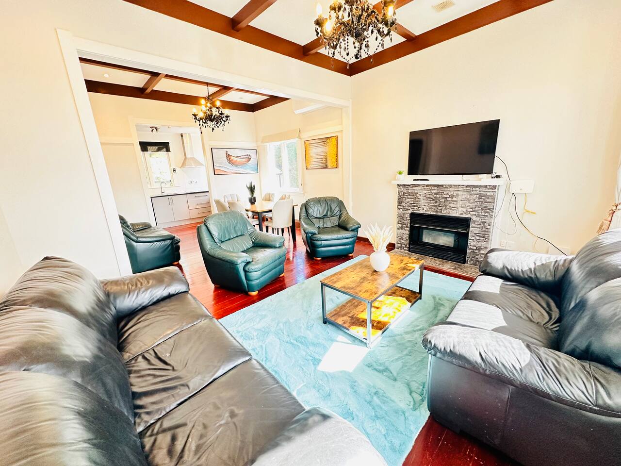 Spacious 5 Bedrooms Fully Fenced house in Auckland