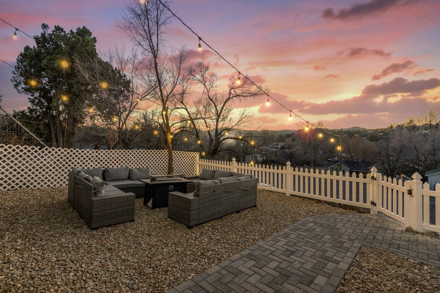 Modern Historic Home, 4 Bed 2 Bath, Walk to DT