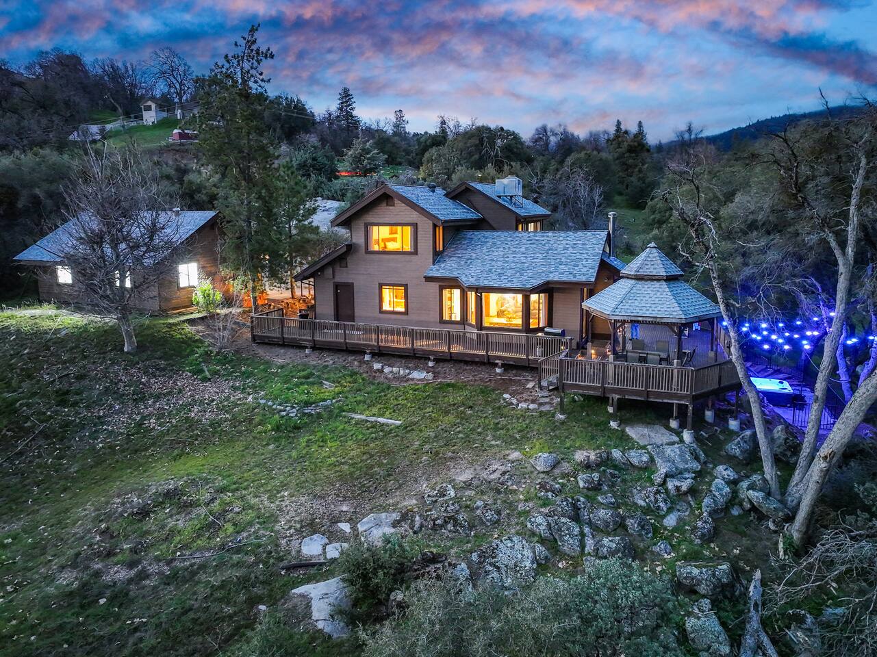 NEW Private Creekside Near Yosemite & Bass Lake
