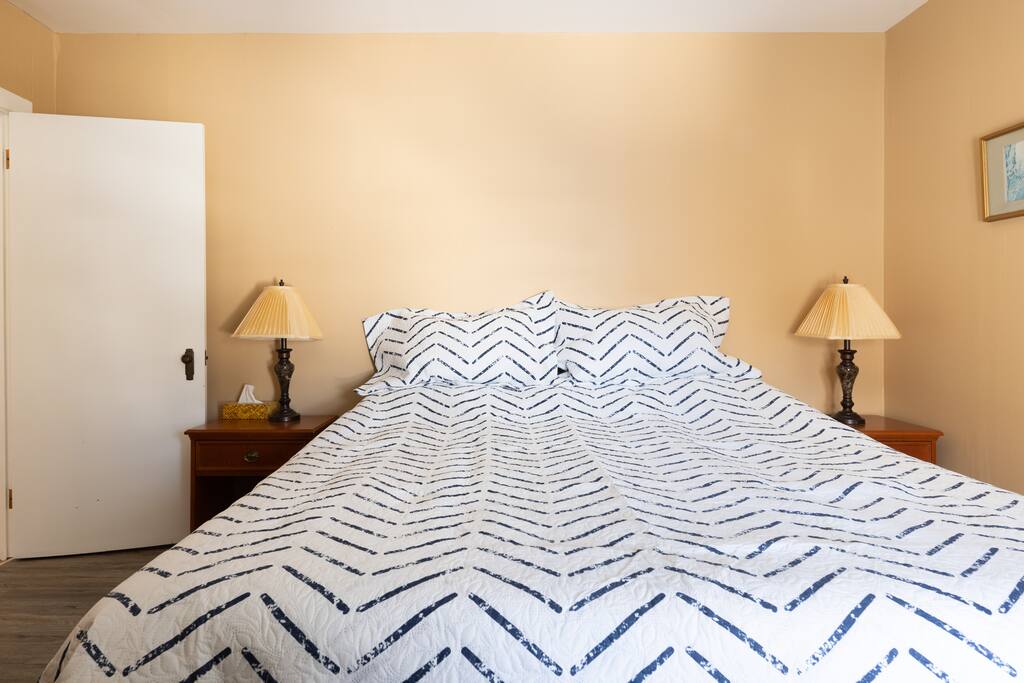 #1 Cozy Coach House Room • Quiet, Shared 2BR Suite