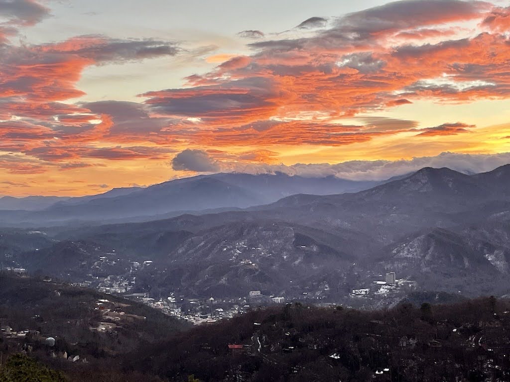 Smoky Mountain Dreaming-Best Views in Gatlinburg!