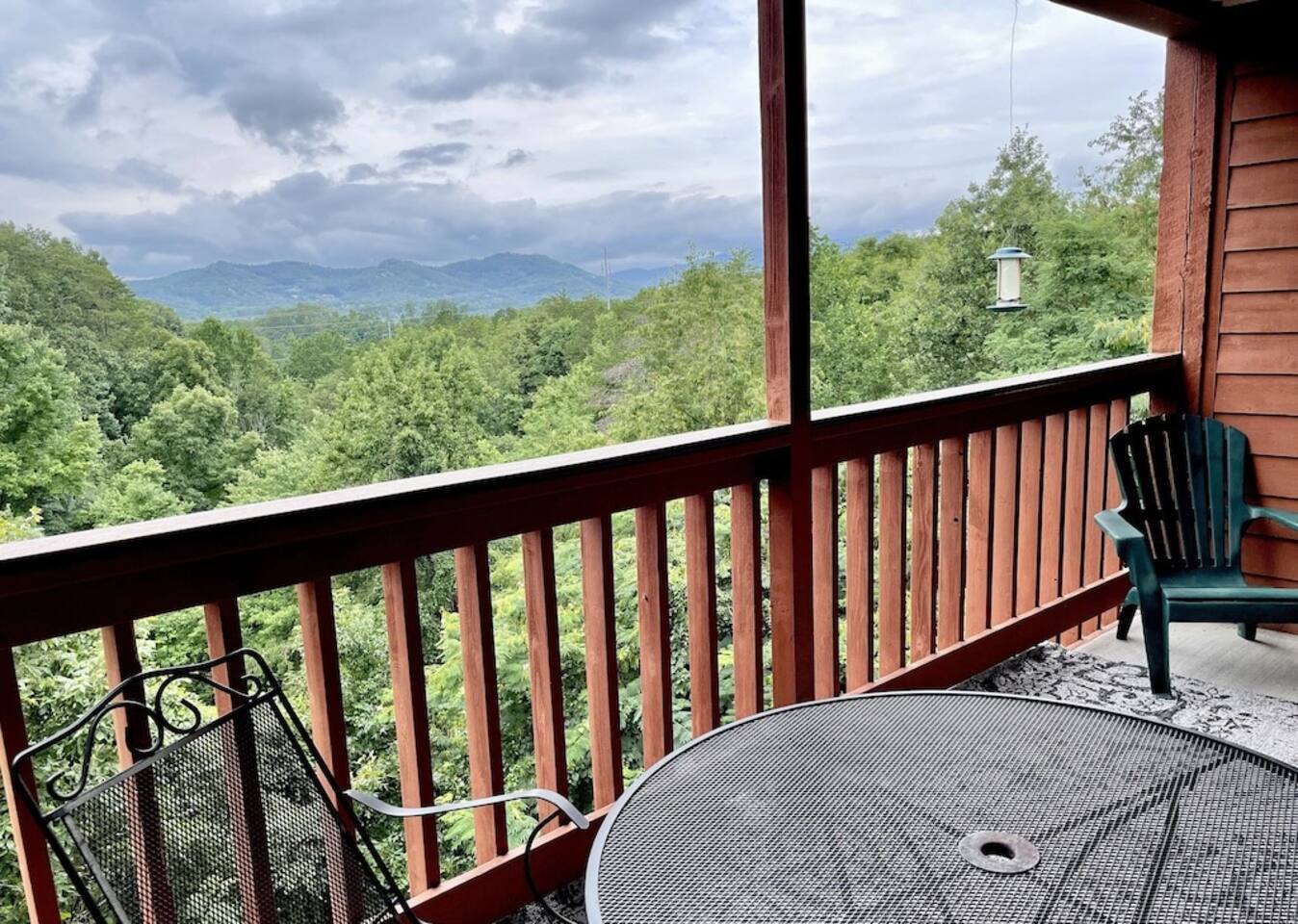 Wildwood Retreat-Borders Dollywood!